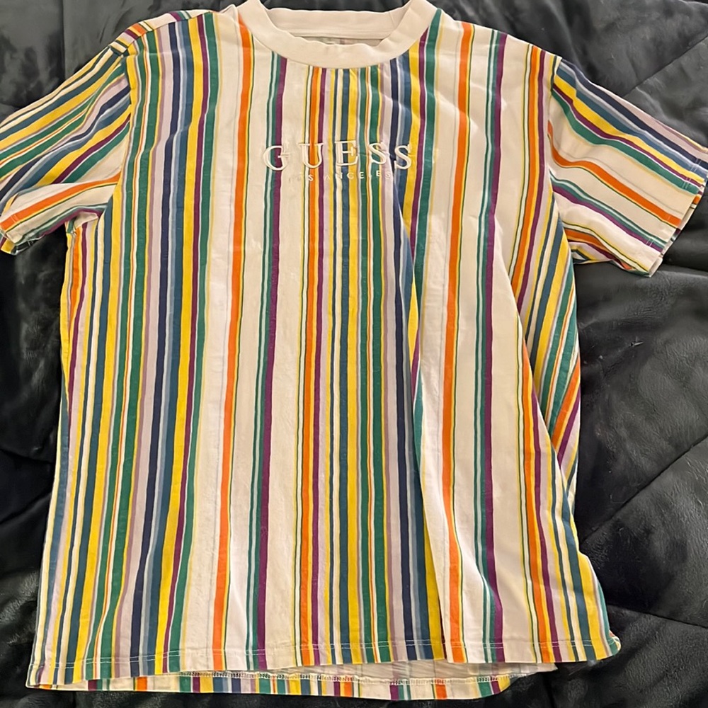 I can’t fit in this shirt but the shirt is like brand new
